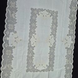 Gorgeous Embroidery tablecloth beige/off White(85"X56") & 8 Napkins(12"X12")