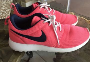 Coral Ladies Nike - Size 9.5 - Worn 1 time!
