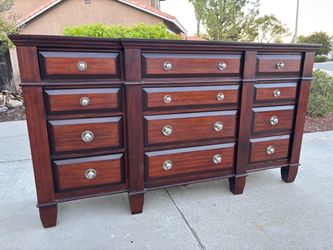 Solid Wood 12 Drawer Dresser Chest of Drawers Furniture Great Condition