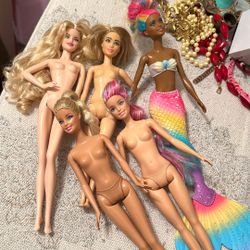 Barbies 