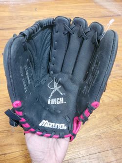 Mizuno Finch Softball Glove