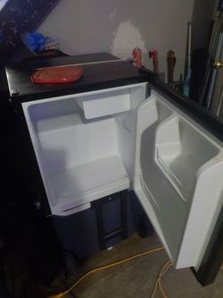 Lil fridge