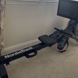 NordicTrack RW900 Rowing Machine 22inch Screen OBO!