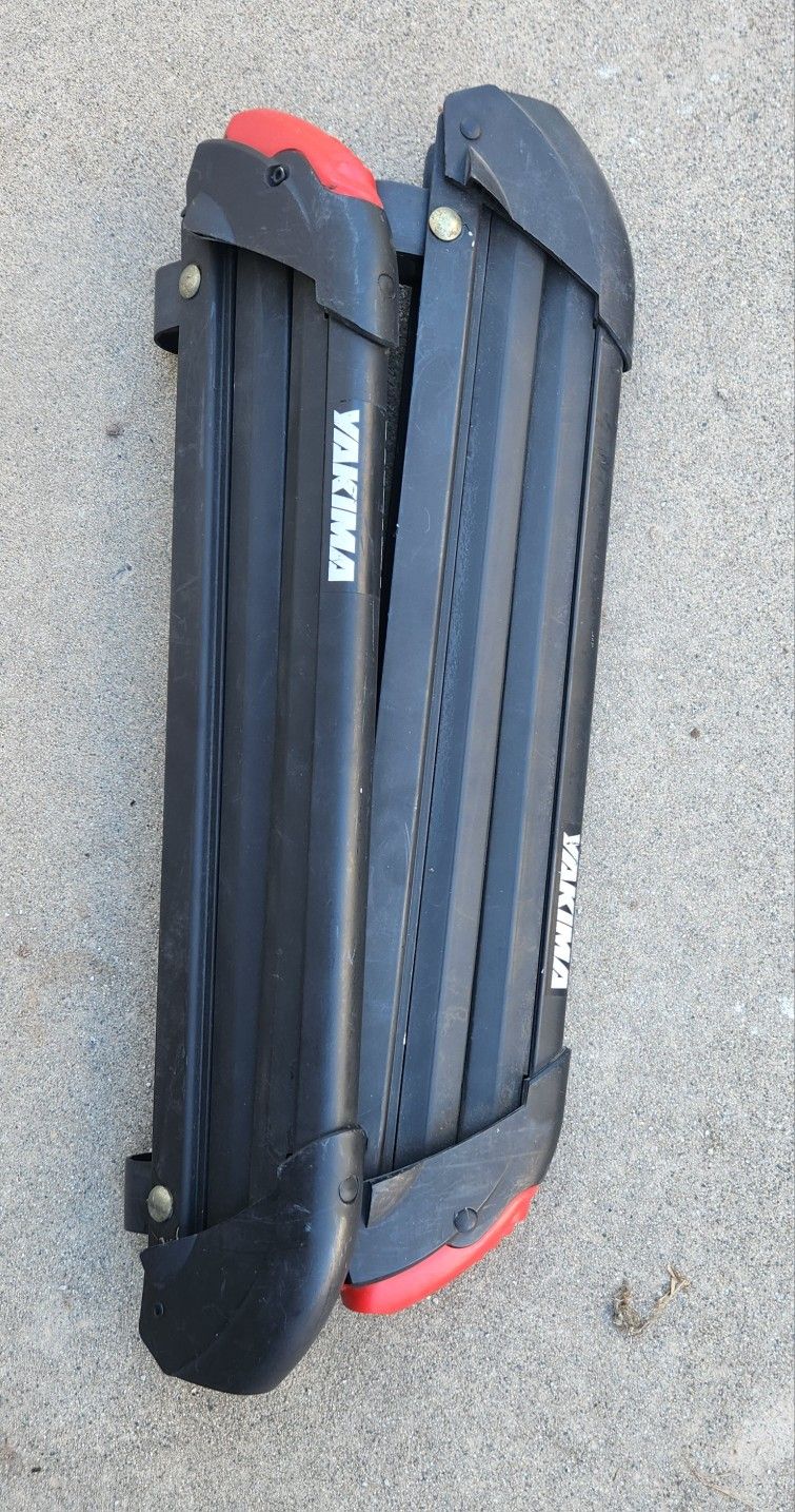 Yakima snowboard roof mount with Lock. $30