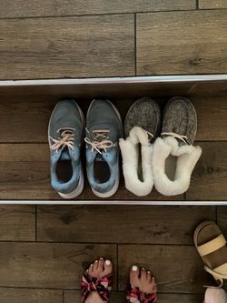 Girls shoes size 4