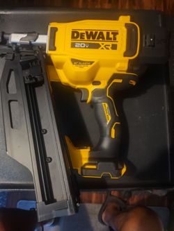 DeWalt 20V XR Brushless Framing Nailer 21°