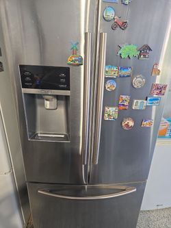 Samsung refrigerator $200