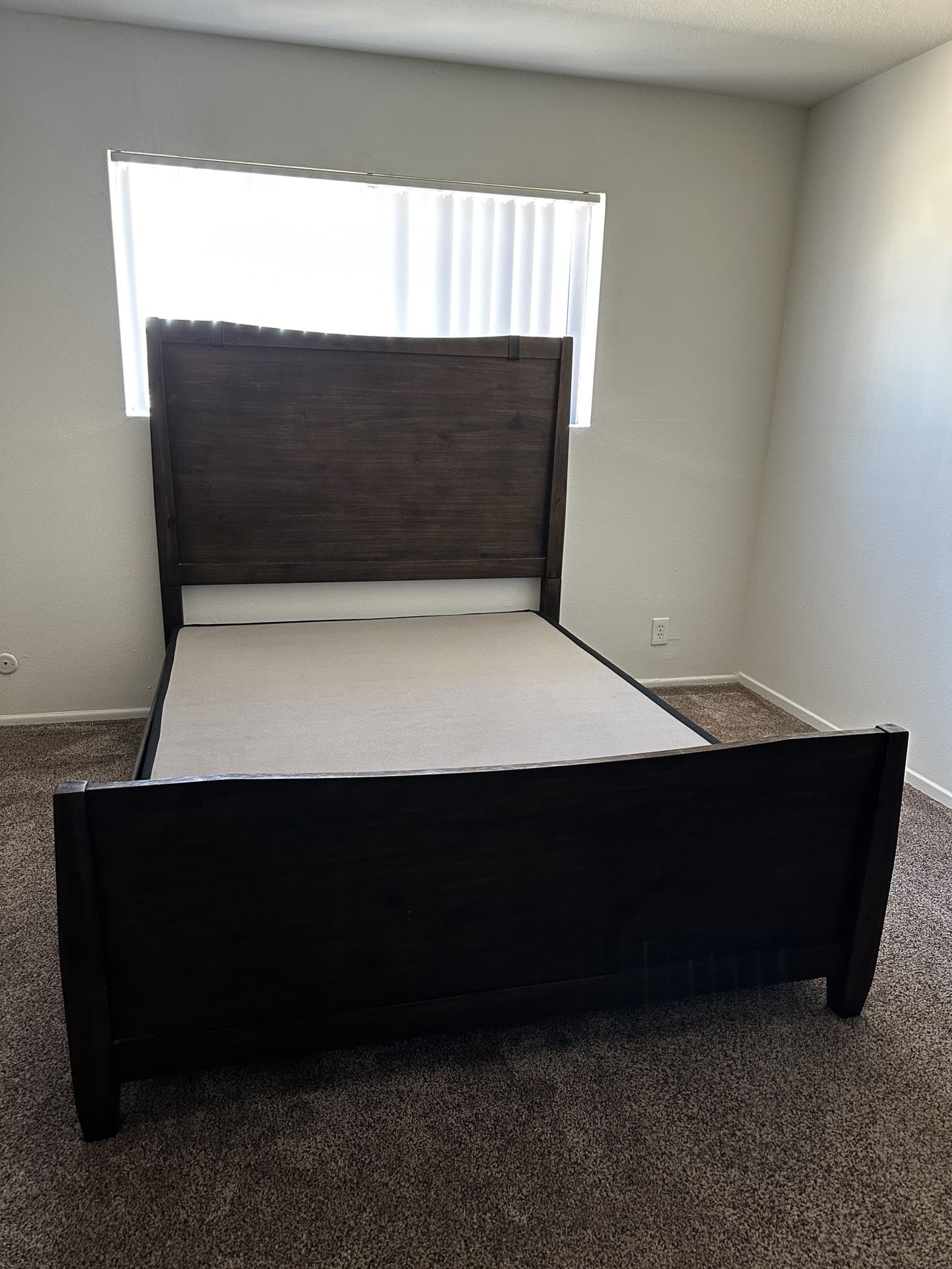 Wooden bed frame + box spring (QUEEN)