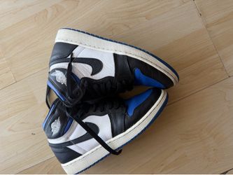 Jordan 1 size 5.5