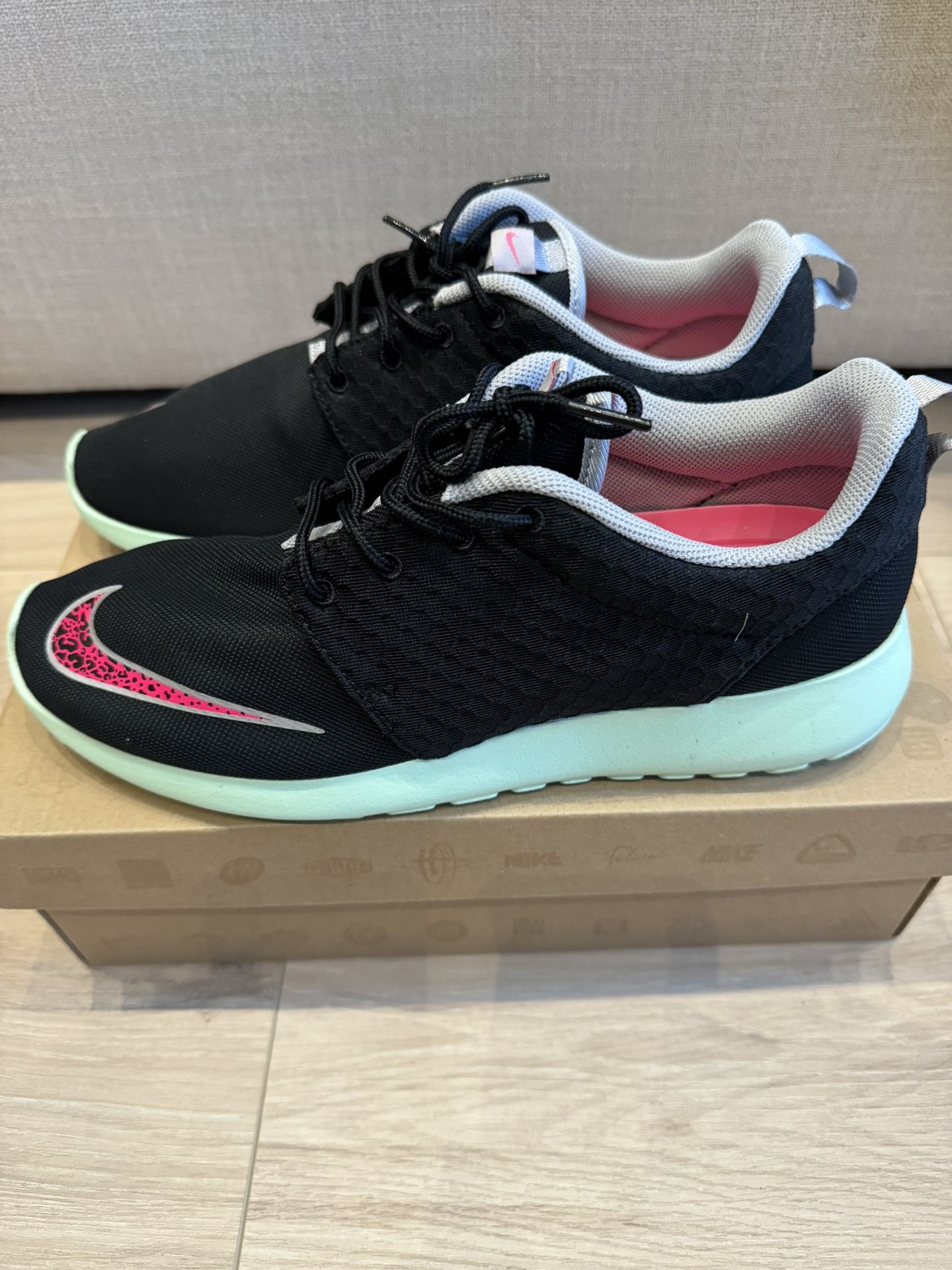 Nike roshe Yeezy Nike Roshe Run FB Yeezy Black Pink Mint Size 14... | Depop main image 4