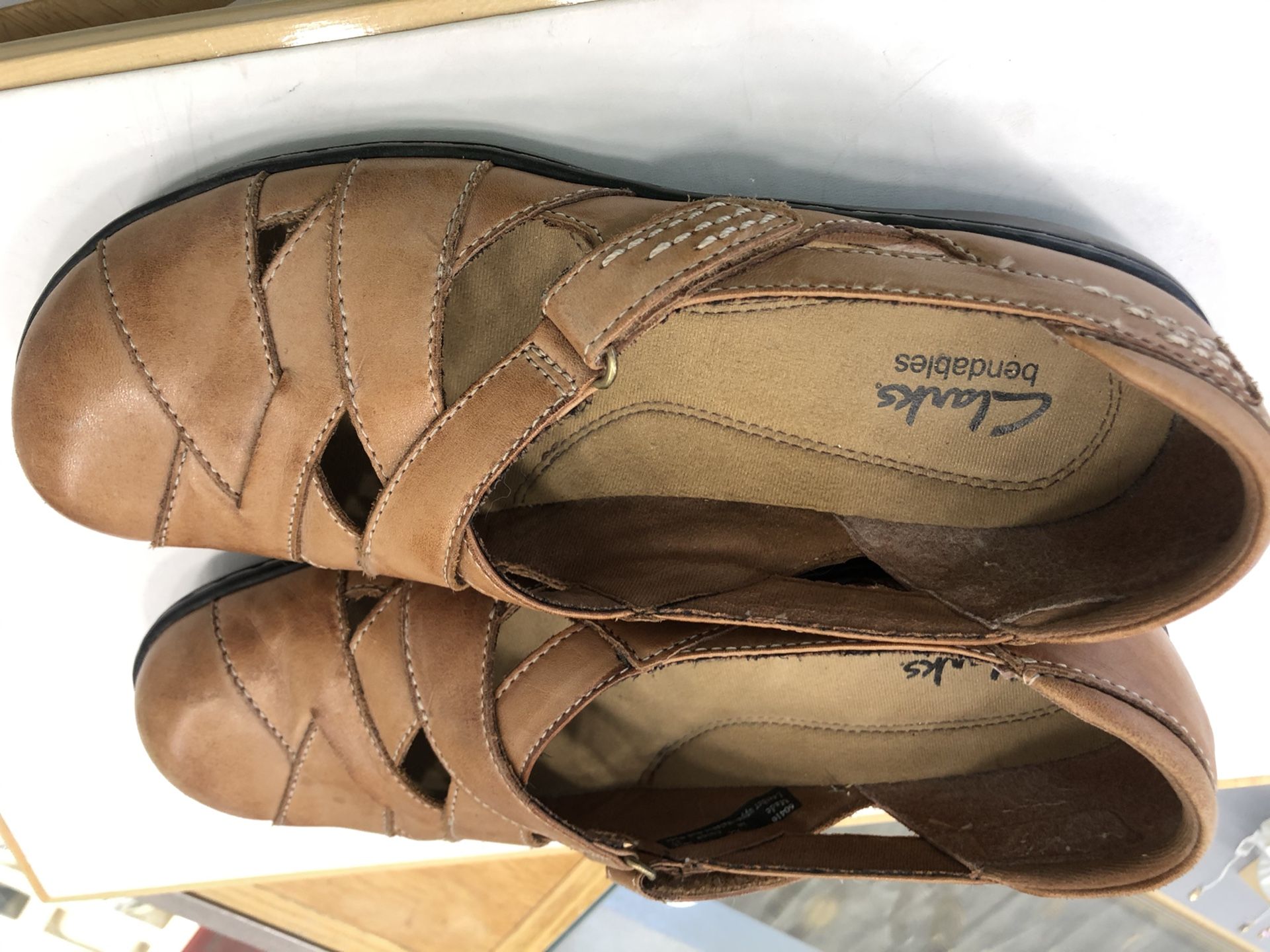 Clark’s bendable brown sliders