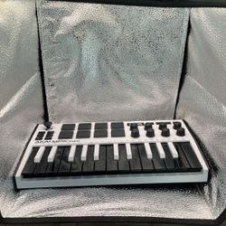 Akai Professional MPK mini