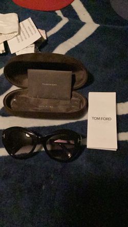 Tom Ford FT1084 01B Shiny Black/Gradient Smoke 52-20-140 womens Sunglasses new with box and papers authentic