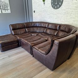 Like New Chateaux D'ax Authentic Leather Dark Brown 7 Piece Modular Sectional. Fast And Free Delivery!!!