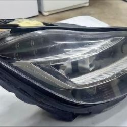 2013 Cls550 L - Headlight