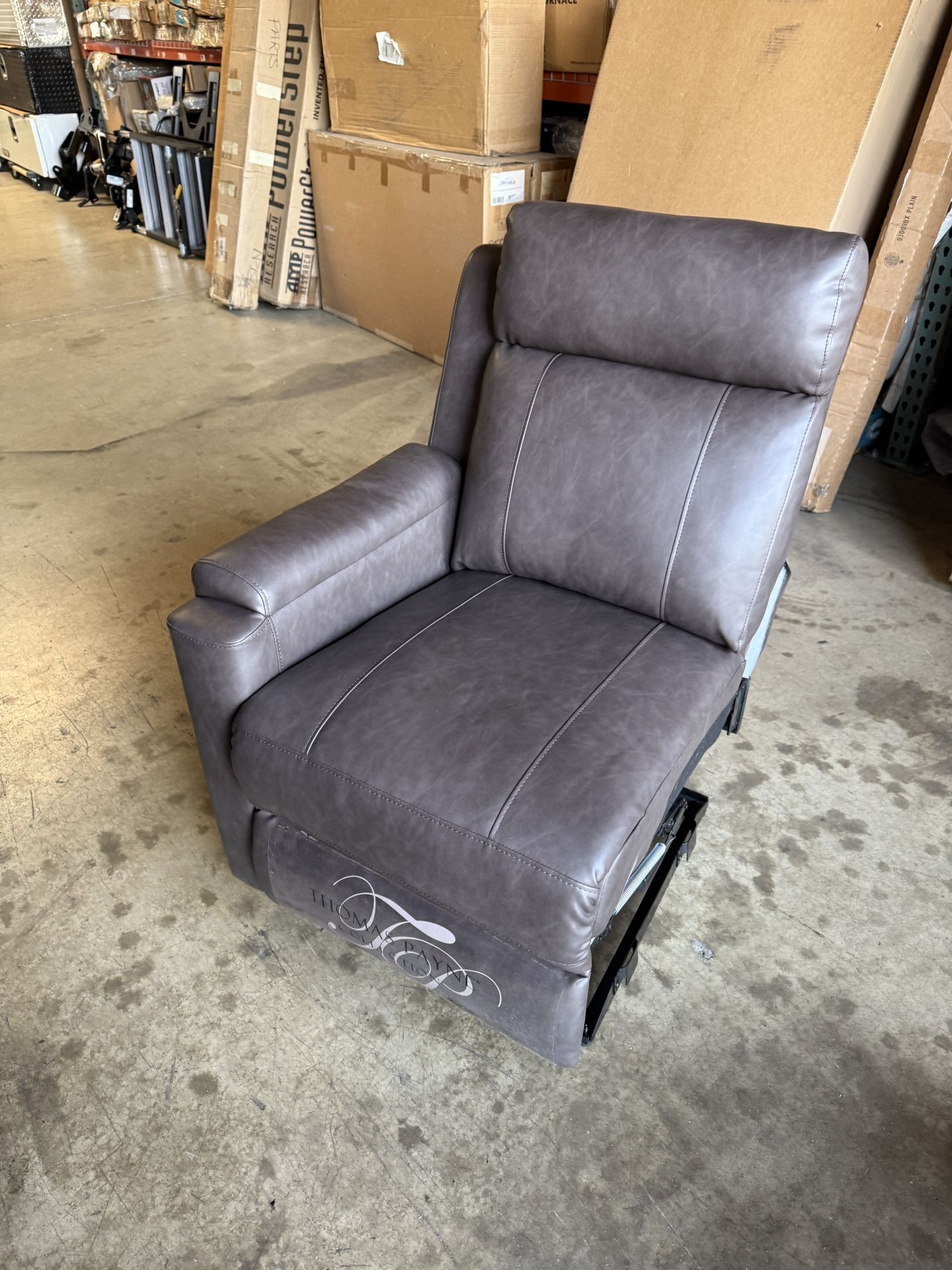 Lippert 20 20 12 92 62 Heritage Series Right Hand Recliner, Millbrae