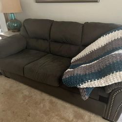 Queen Pull Out Couch 