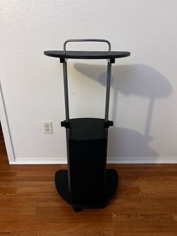 Adjustable standing desk; great condition!