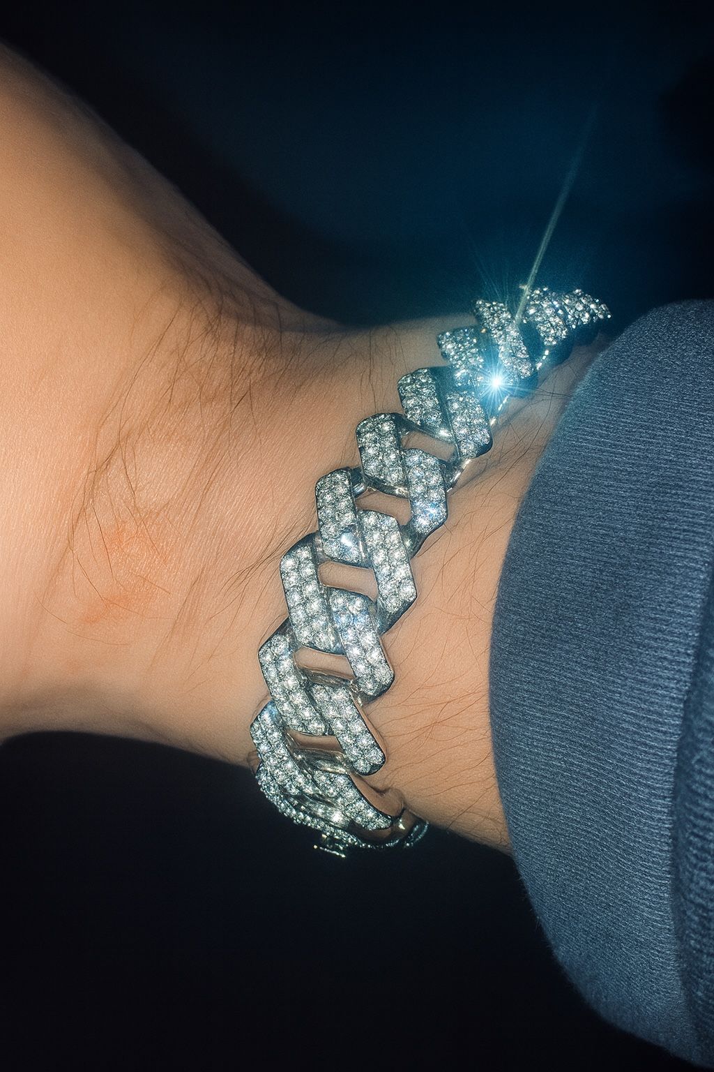 22cm Silver Cuban Link Bracelet – VVS Pavé Diamonds – Heavy Shine