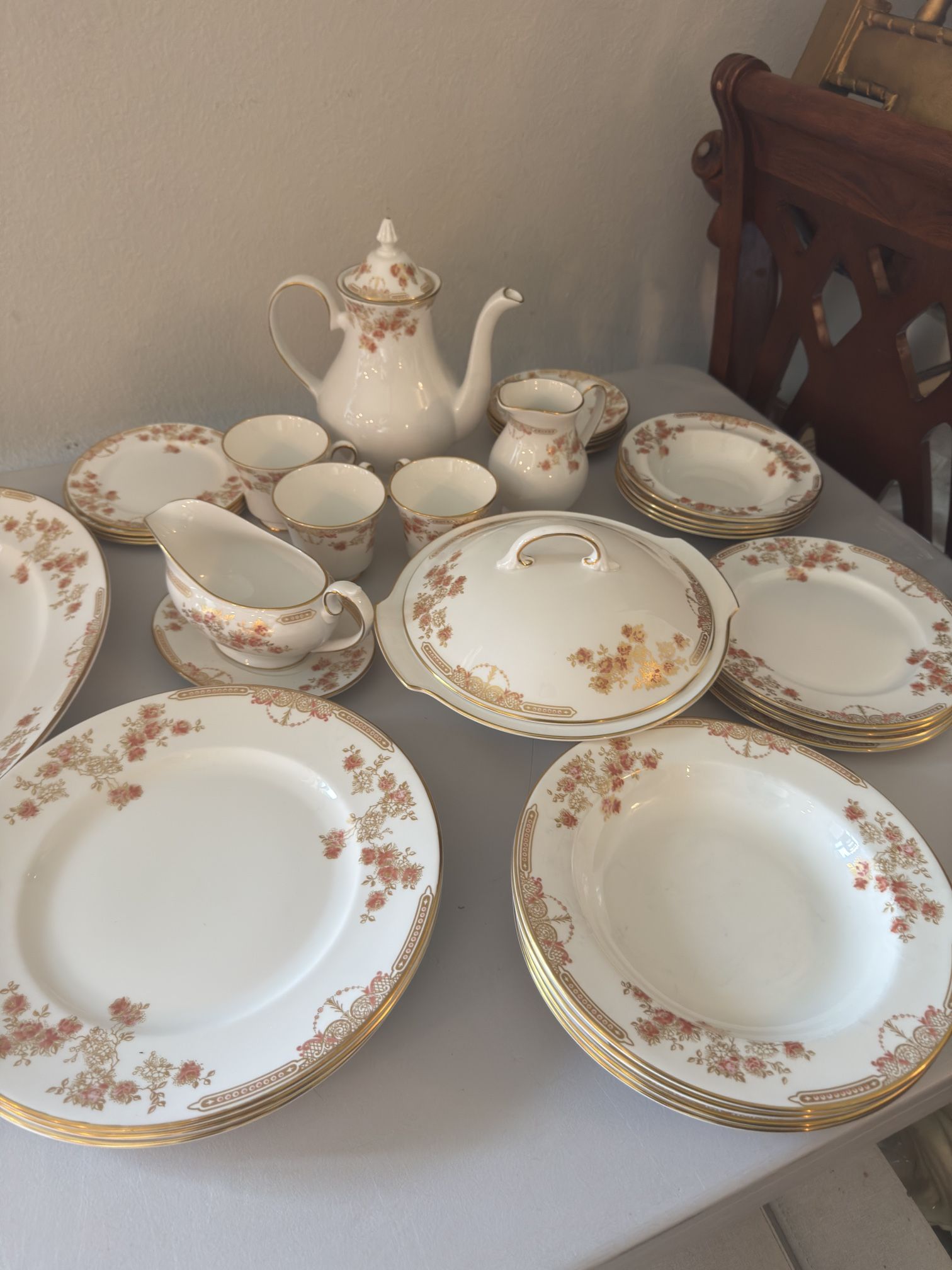 🌸 Elegant Vintage English Coral Mist by ROYAL GRAFTON Fine China – 29-Piece Set “Coral Mist” – $195