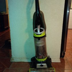 Bissell Swivel upright Bagless Vacuum 