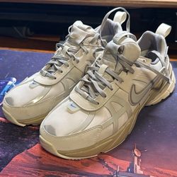 Nike V2 Run Gore-Tex Women’s Waterproof Shoes (Sz 8)