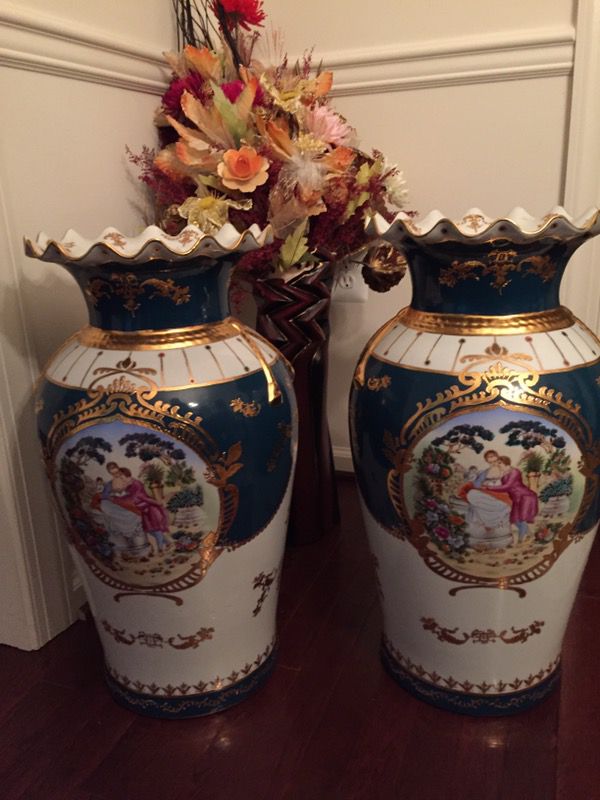 Free! Hand painted Porcelain Vases - set of 2