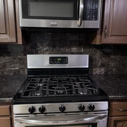 Gas Oven And Microwave