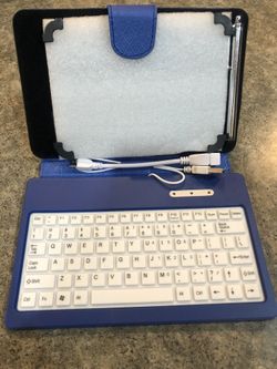 Tablet case with keyboard