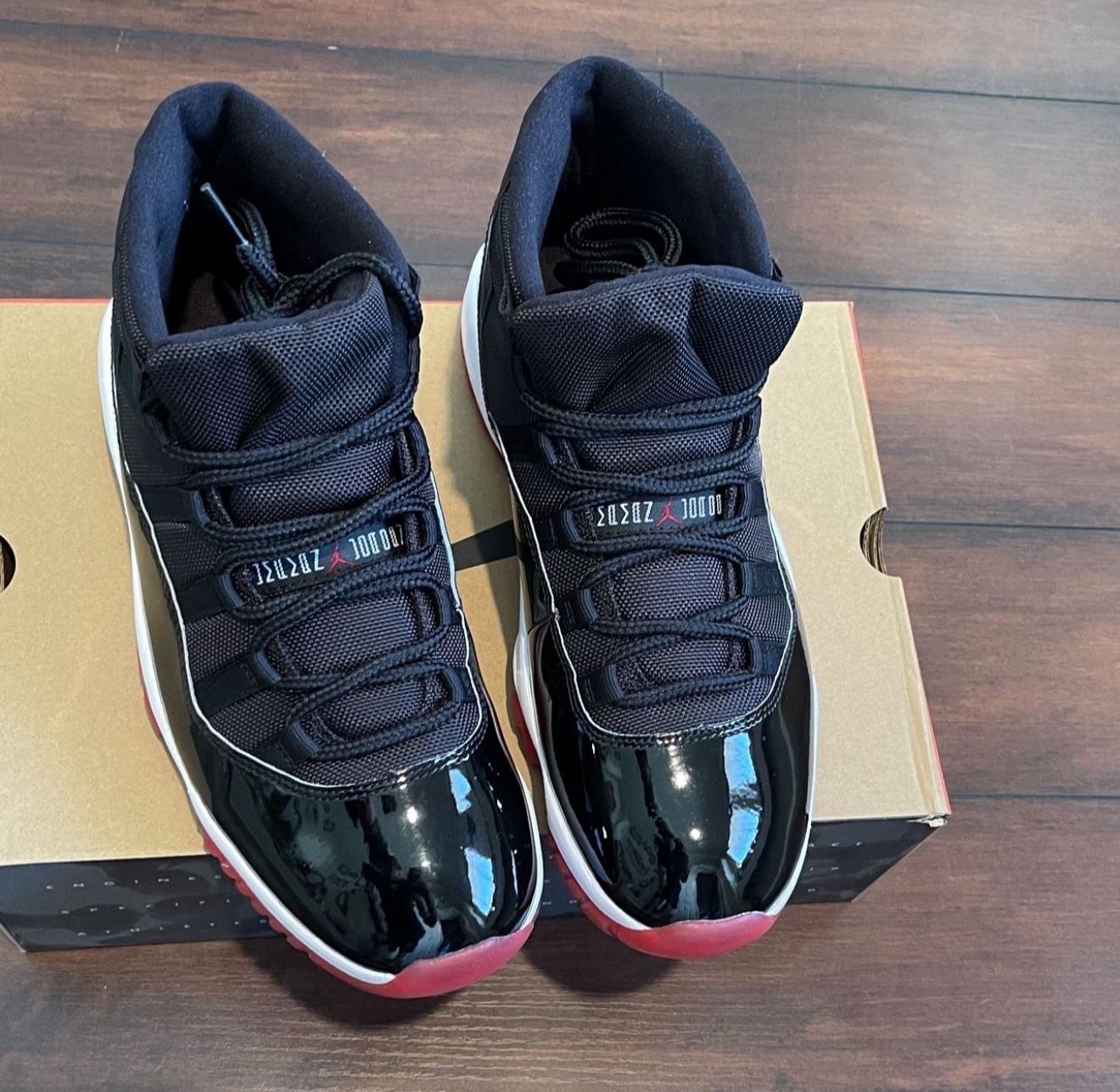 Jordan 11 Playoff Bred Size 10.5 VNDS display picture 3