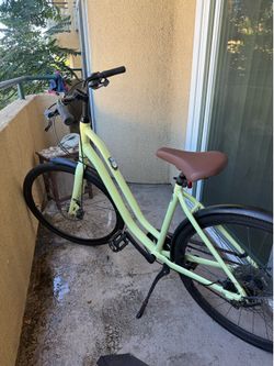 Lightly-used city bike (2023 - Flourish Disc 3)