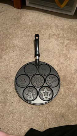 Mini holiday pancake pan