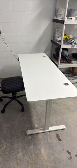 Motor adjustable desk 63”