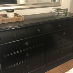 POTTERY BARNES 9 DRAWER DRESSER