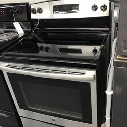 GE 4 Burner Glass Top Stainless Steel Range. 1 year Warranty 