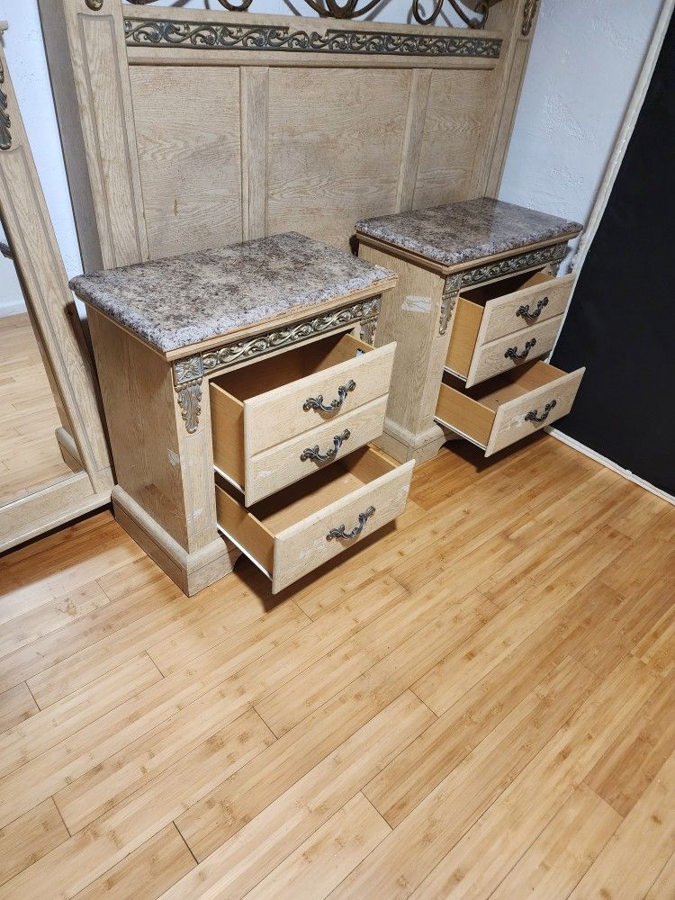2 Nightstands