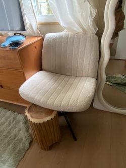 LOW PRICE MOVING- BOUCLE CRISS CROSS CHAIR + STUMP