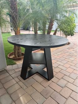 Extendable Black Dinning table Round