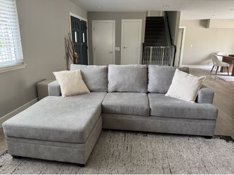 Couch with reversible chaise