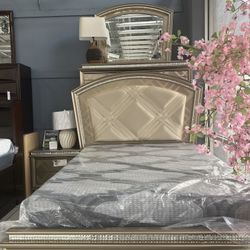 Gold LED Panel Bedroom Set Get It In Payments Easy!RECAMARAS Y CAMAS CON LUZ EN PAGOS SIN CRÉDITO FÁCIL SER APROBADO!