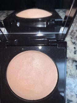 Laura Mercier - matte radiance powder
