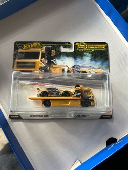 Hot Wheels 2020 TOYOTA GR SUPRA + FLEET STREET, Gold, Hauler, Team Transport