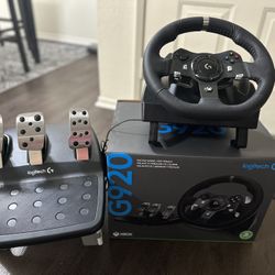 Logitech G920 Racing Wheel & Pedal