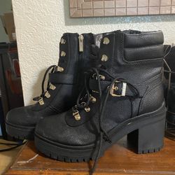 NEW GUESS COMBAT BOOTS. 
