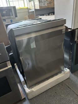 Top Control Smart Wi-Fi Enabled Dishwasher with QuadWash™ and TrueSteam® LDP6810SS