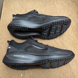 New Nike Vomero 18 triple black shoes Men’s 12