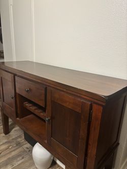 Server Table w/ storage