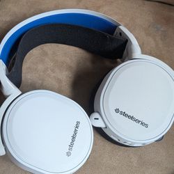 Arctis 7P+ White PS5 Headset (Barely Used)