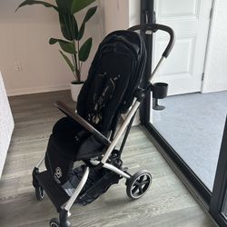 360° Luxury Baby Stroller – Like New! $180