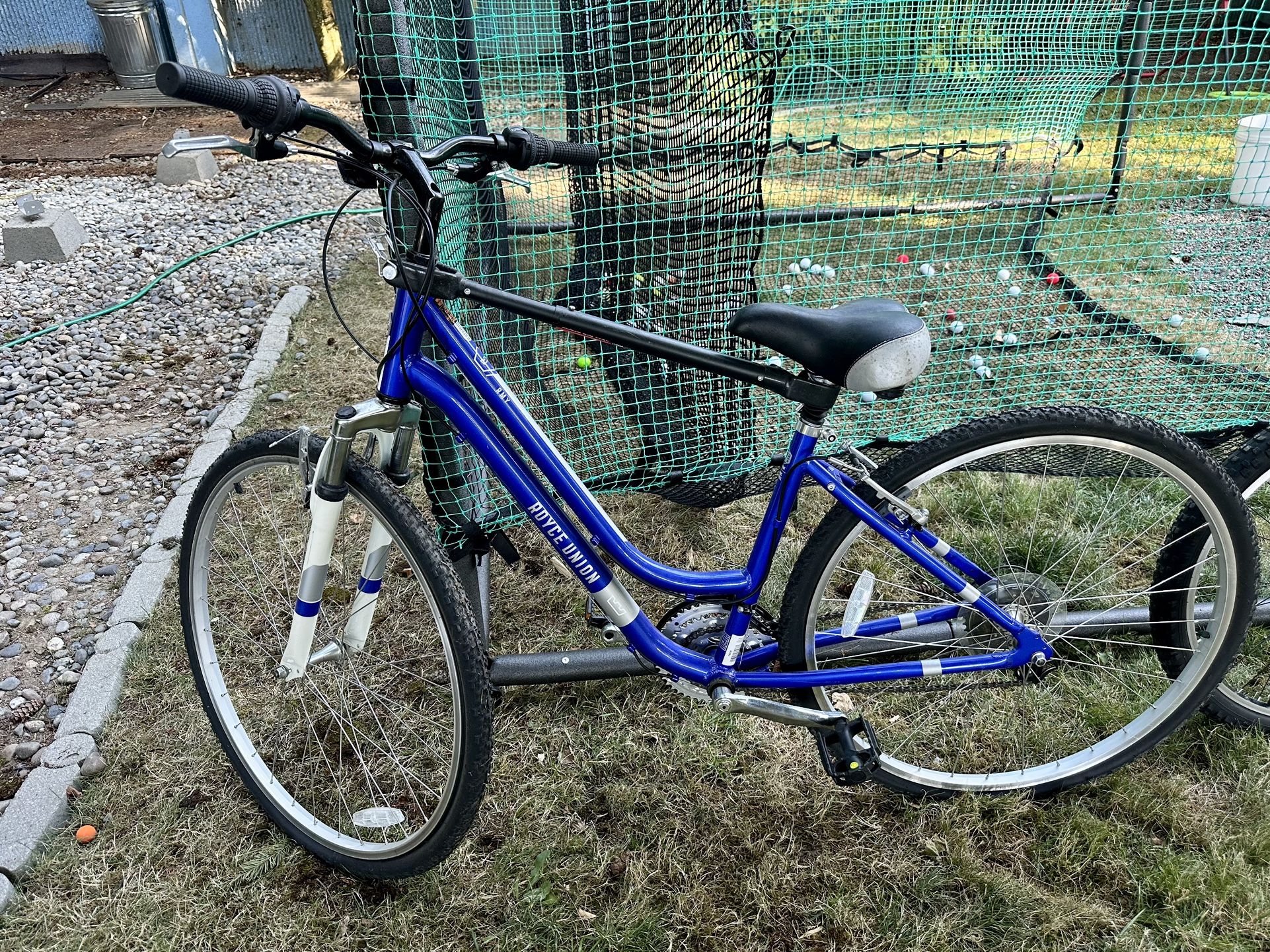 Woman’s Royce Union Bike With Bike Stand Bar